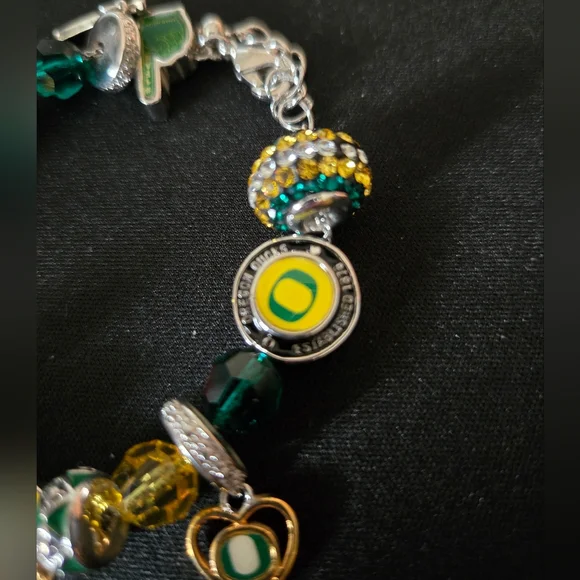 NWOT Oregon Ducks Green and Yellow Charm Bracelet - Picture 2 of 3